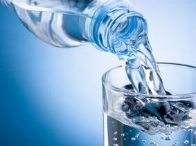 Si vous souffrez de goutte, vous devez augmenter le volume d’eau potable. 